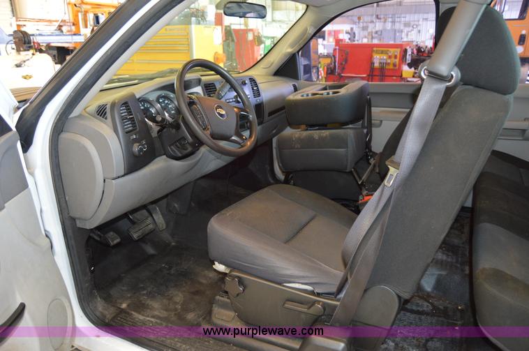 image for item AW9230 2011 Chevrolet Silverado 2500HD Ext. Cab utility truck