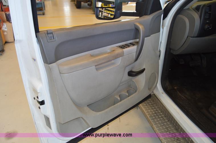 image for item AW9230 2011 Chevrolet Silverado 2500HD Ext. Cab utility truck