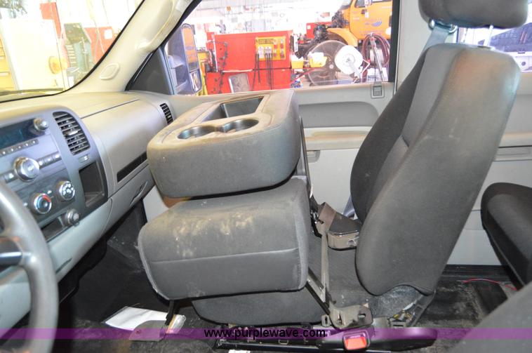 image for item AW9230 2011 Chevrolet Silverado 2500HD Ext. Cab utility truck