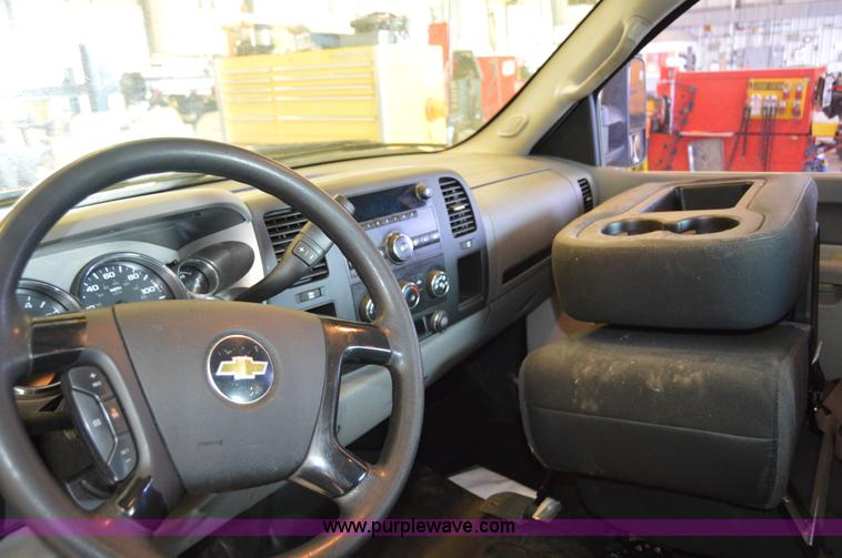 image for item AW9230 2011 Chevrolet Silverado 2500HD Ext. Cab utility truck