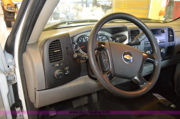 image for item AW9230 2011 Chevrolet Silverado 2500HD Ext. Cab utility truck