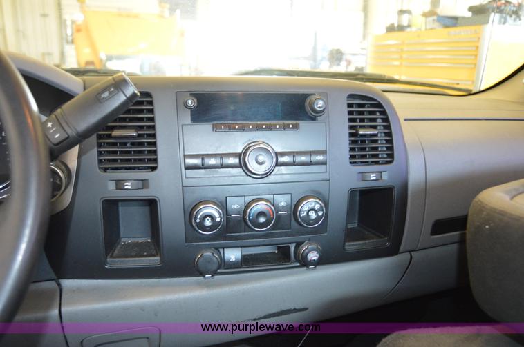 image for item AW9230 2011 Chevrolet Silverado 2500HD Ext. Cab utility truck