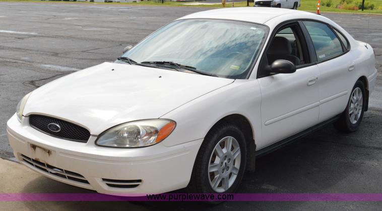 image for item AW9231 2004 Ford Taurus LX