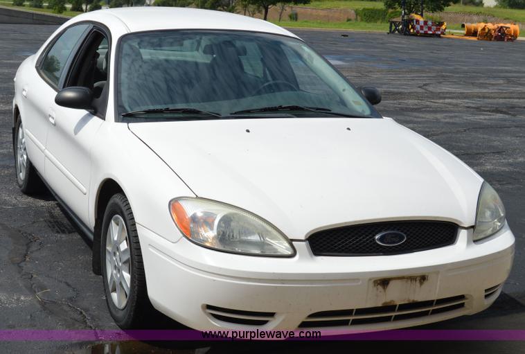 image for item AW9231 2004 Ford Taurus LX