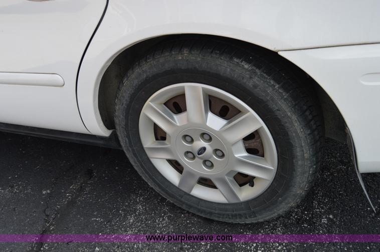 image for item AW9231 2004 Ford Taurus LX