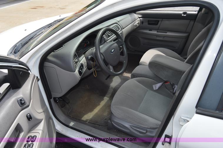 image for item AW9231 2004 Ford Taurus LX