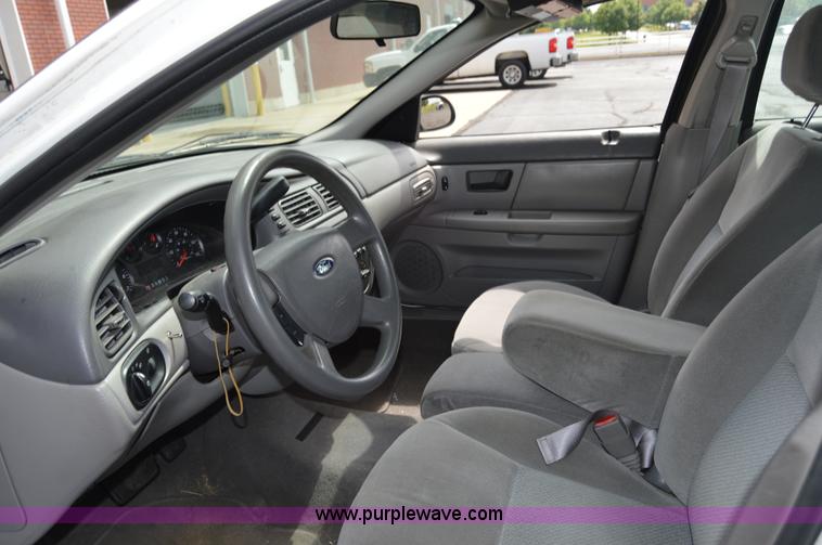 image for item AW9231 2004 Ford Taurus LX