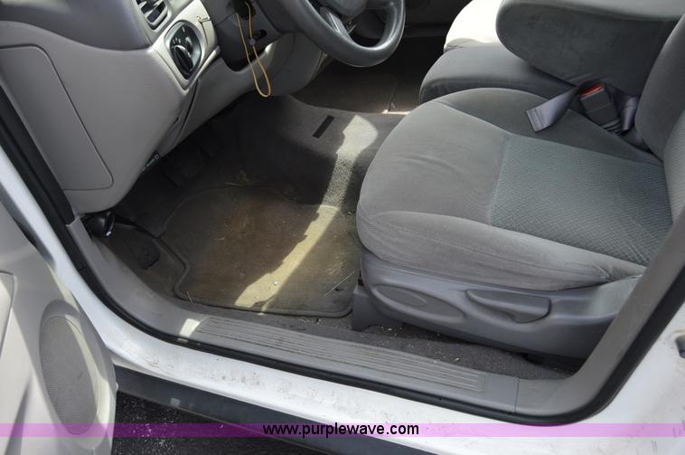 image for item AW9231 2004 Ford Taurus LX