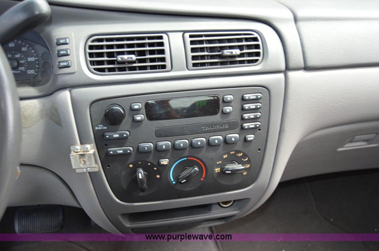 image for item AW9231 2004 Ford Taurus LX