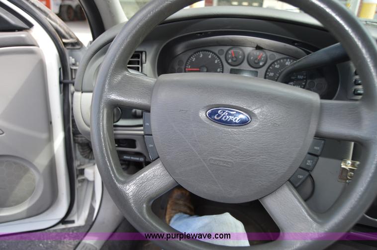 image for item AW9231 2004 Ford Taurus LX