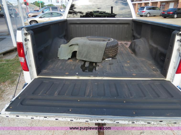 image for item B4944 2006 Ford F150 SuperCab pickup truck