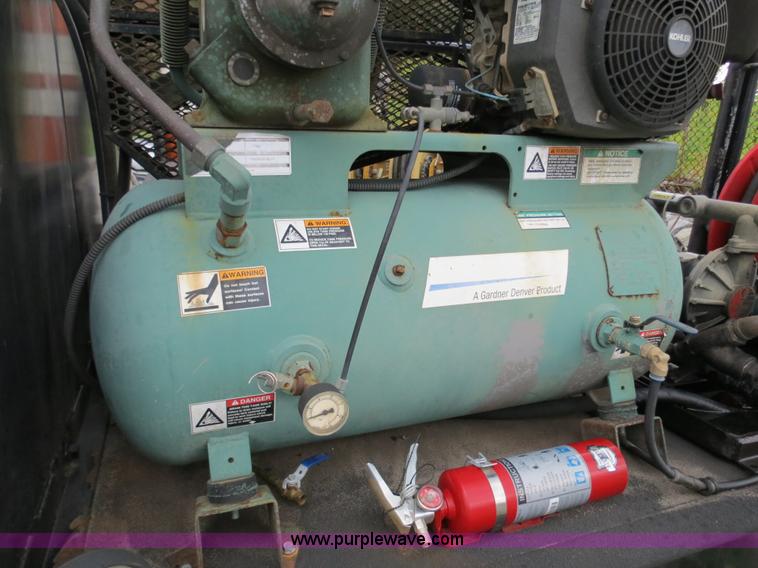 image for item B4946 2008 Ford F550 service truck