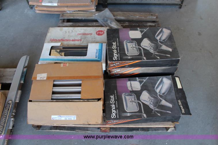 (15) assorted mirrors in Topeka, KS Item BA9082 sold Purple Wave