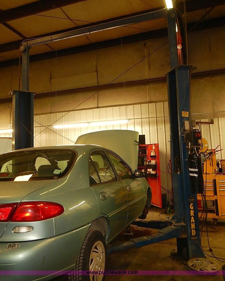 image for item BA9607 Grand Car lift