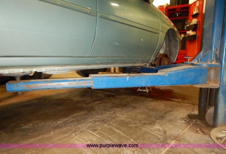 image for item BA9607 Grand Car lift