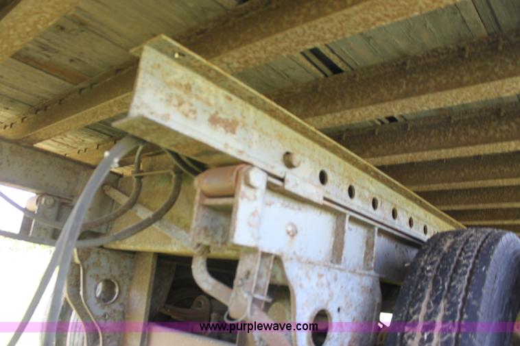 image for item F3297 1988 Fruehauf dry van trailer