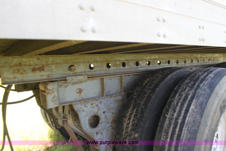 image for item F3297 1988 Fruehauf dry van trailer