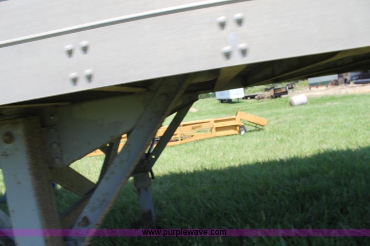 image for item F3297 1988 Fruehauf dry van trailer