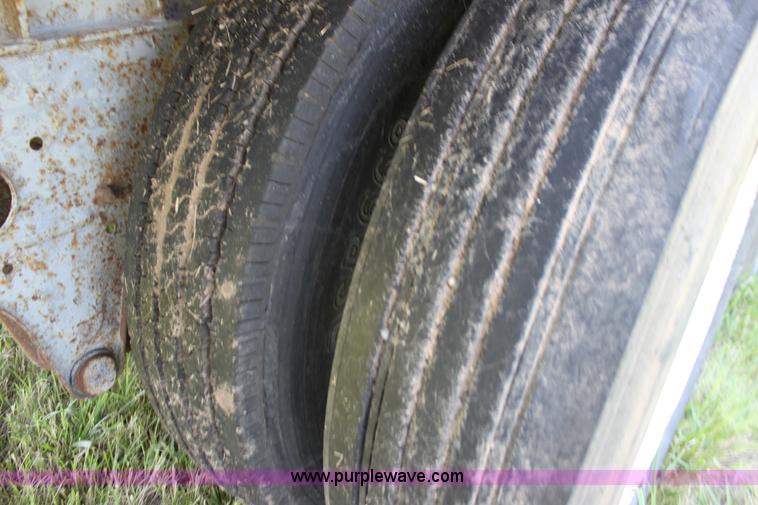 image for item F3297 1988 Fruehauf dry van trailer