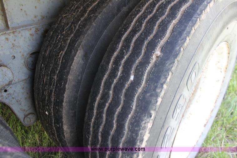 image for item F3297 1988 Fruehauf dry van trailer