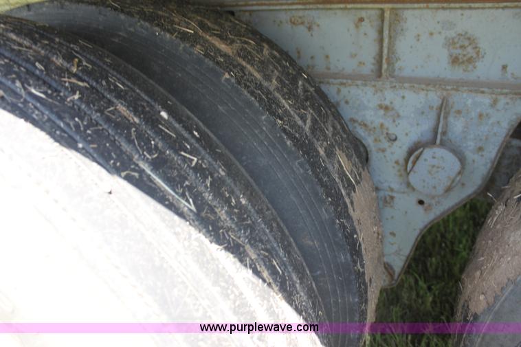 image for item F3297 1988 Fruehauf dry van trailer