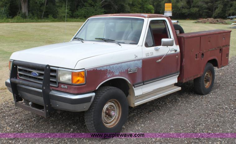 image for item F3340 1990 Ford F250 Lariat utility truck