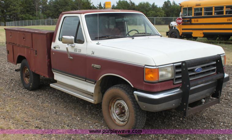 image for item F3340 1990 Ford F250 Lariat utility truck