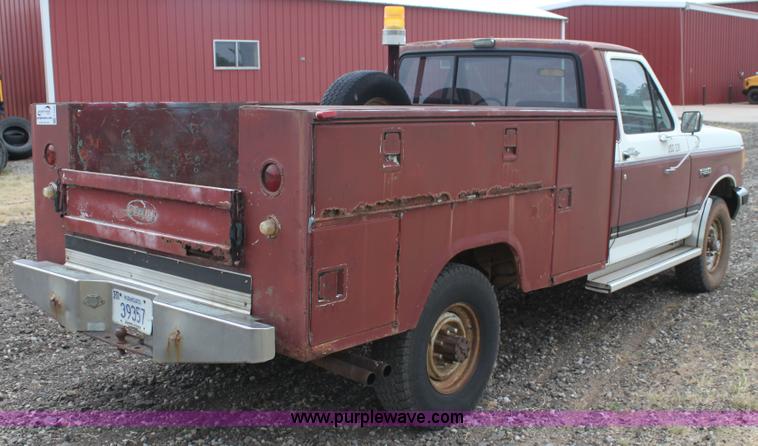 image for item F3340 1990 Ford F250 Lariat utility truck