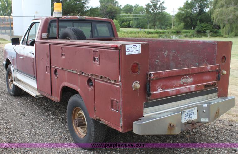 image for item F3340 1990 Ford F250 Lariat utility truck