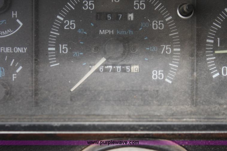 image for item F3340 1990 Ford F250 Lariat utility truck