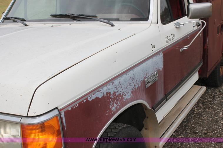 image for item F3340 1990 Ford F250 Lariat utility truck