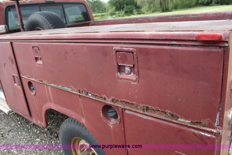 image for item F3340 1990 Ford F250 Lariat utility truck