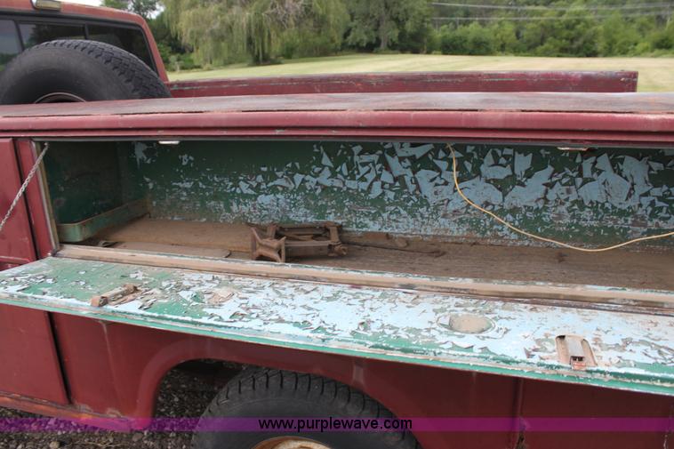 image for item F3340 1990 Ford F250 Lariat utility truck