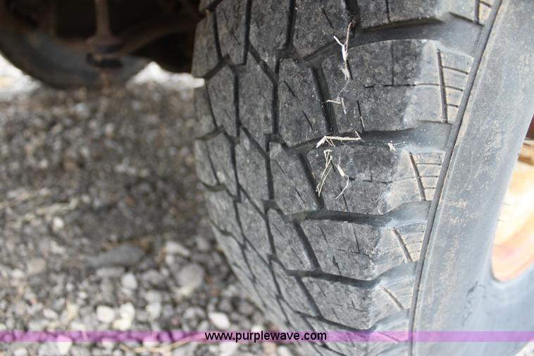 image for item F3340 1990 Ford F250 Lariat utility truck