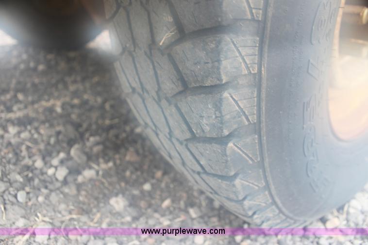 image for item F3340 1990 Ford F250 Lariat utility truck