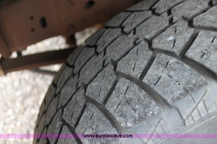 image for item F3340 1990 Ford F250 Lariat utility truck