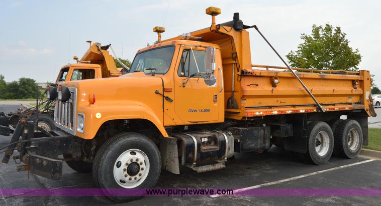 image for item F8318 2002 International F2554 dump truck