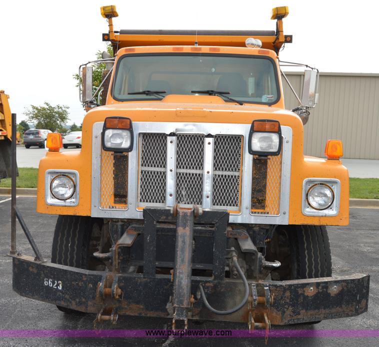 image for item F8318 2002 International F2554 dump truck