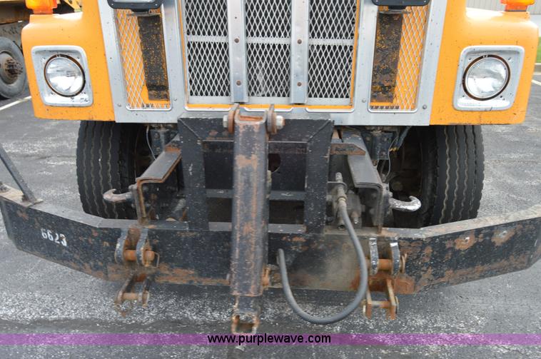 image for item F8318 2002 International F2554 dump truck