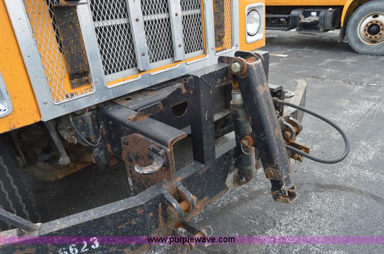 image for item F8318 2002 International F2554 dump truck