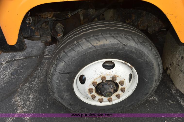 image for item F8318 2002 International F2554 dump truck