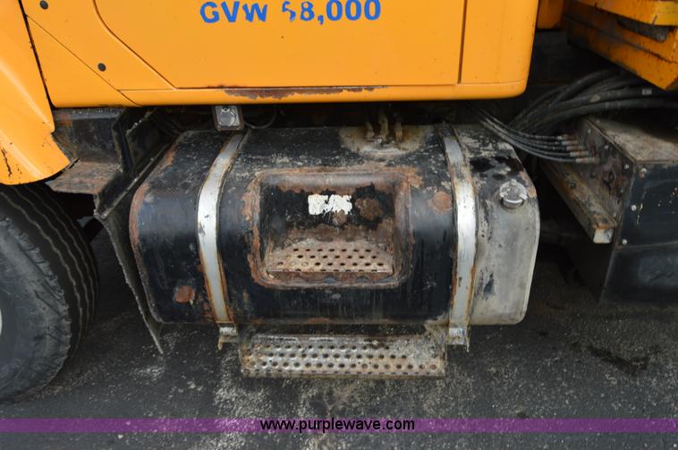 image for item F8318 2002 International F2554 dump truck