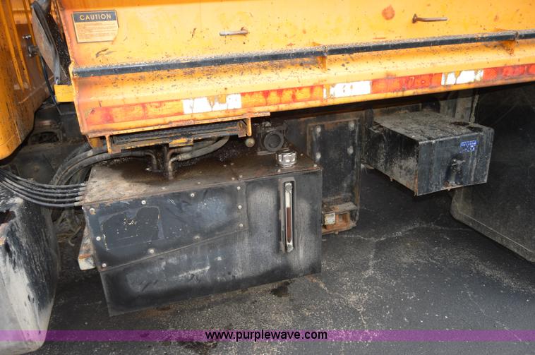 image for item F8318 2002 International F2554 dump truck