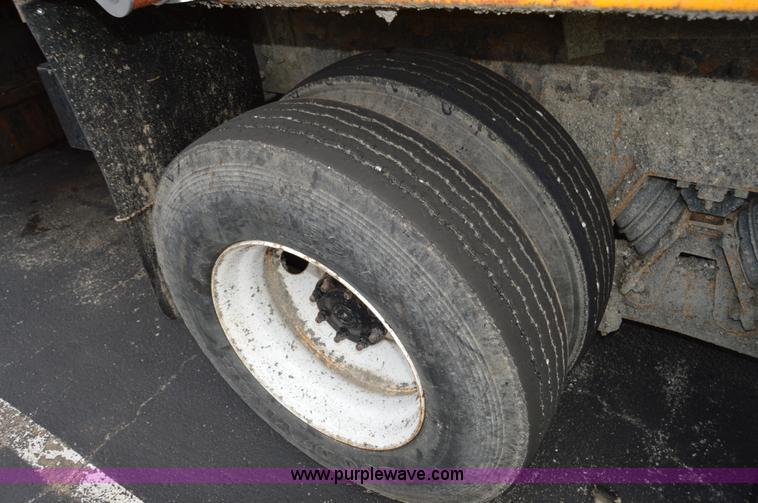 image for item F8318 2002 International F2554 dump truck