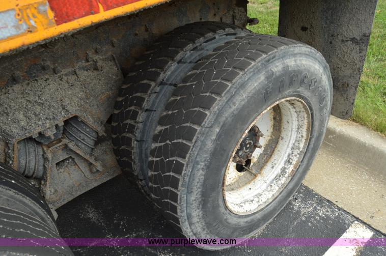 image for item F8318 2002 International F2554 dump truck