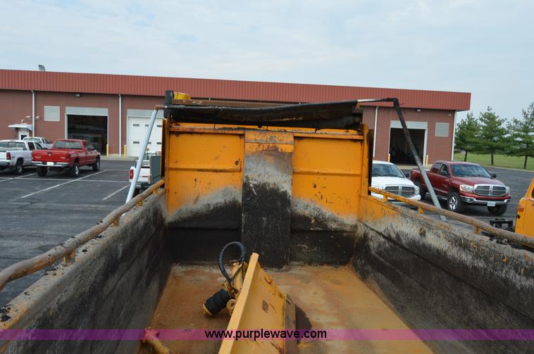 image for item F8318 2002 International F2554 dump truck