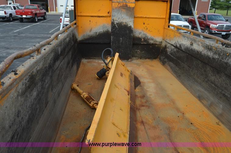 image for item F8318 2002 International F2554 dump truck