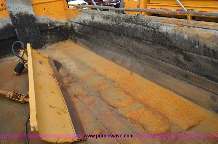 image for item F8318 2002 International F2554 dump truck