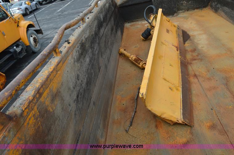 image for item F8318 2002 International F2554 dump truck