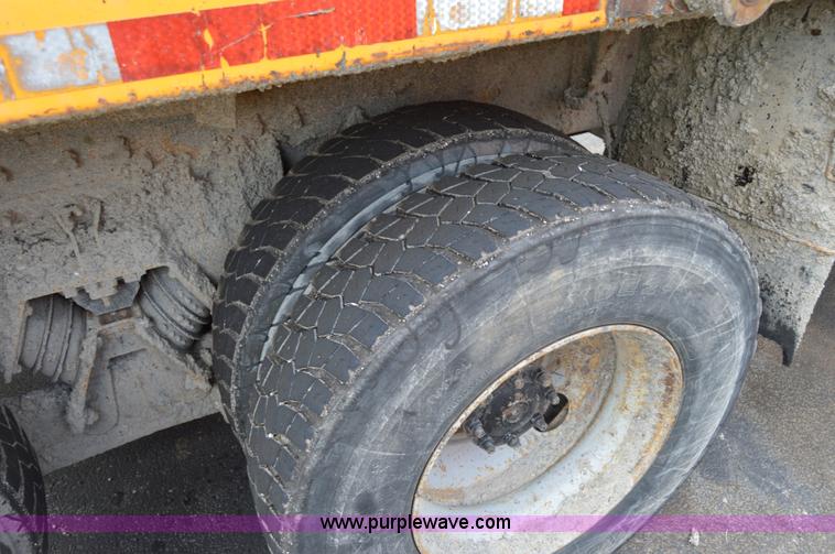 image for item F8318 2002 International F2554 dump truck